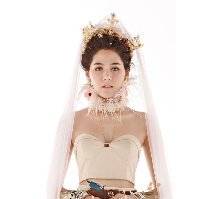 10HugGirl2013_06